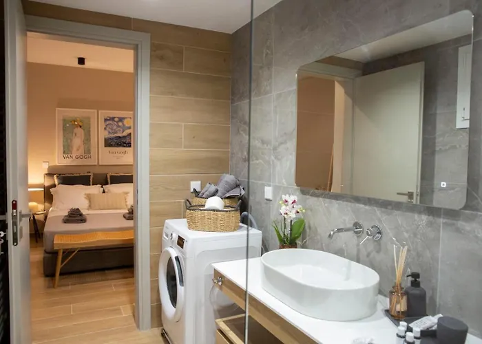 Nerissa Seafront Apartment Itea