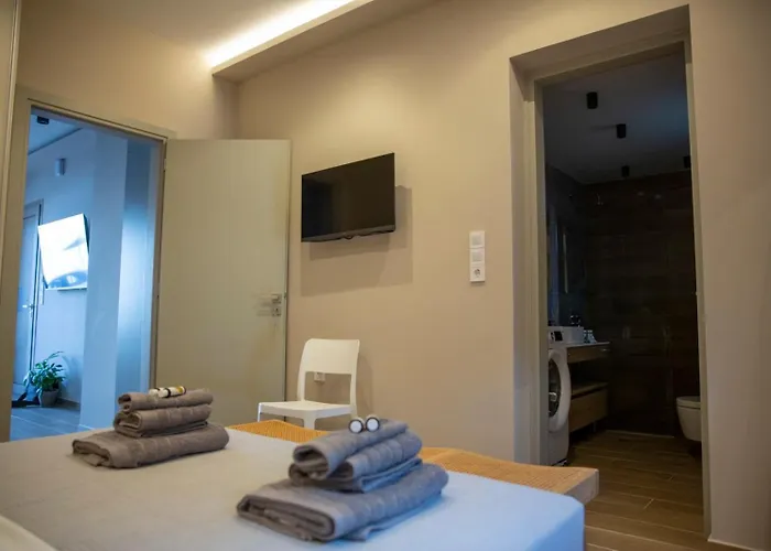 Nerissa Seafront Apartment Itea